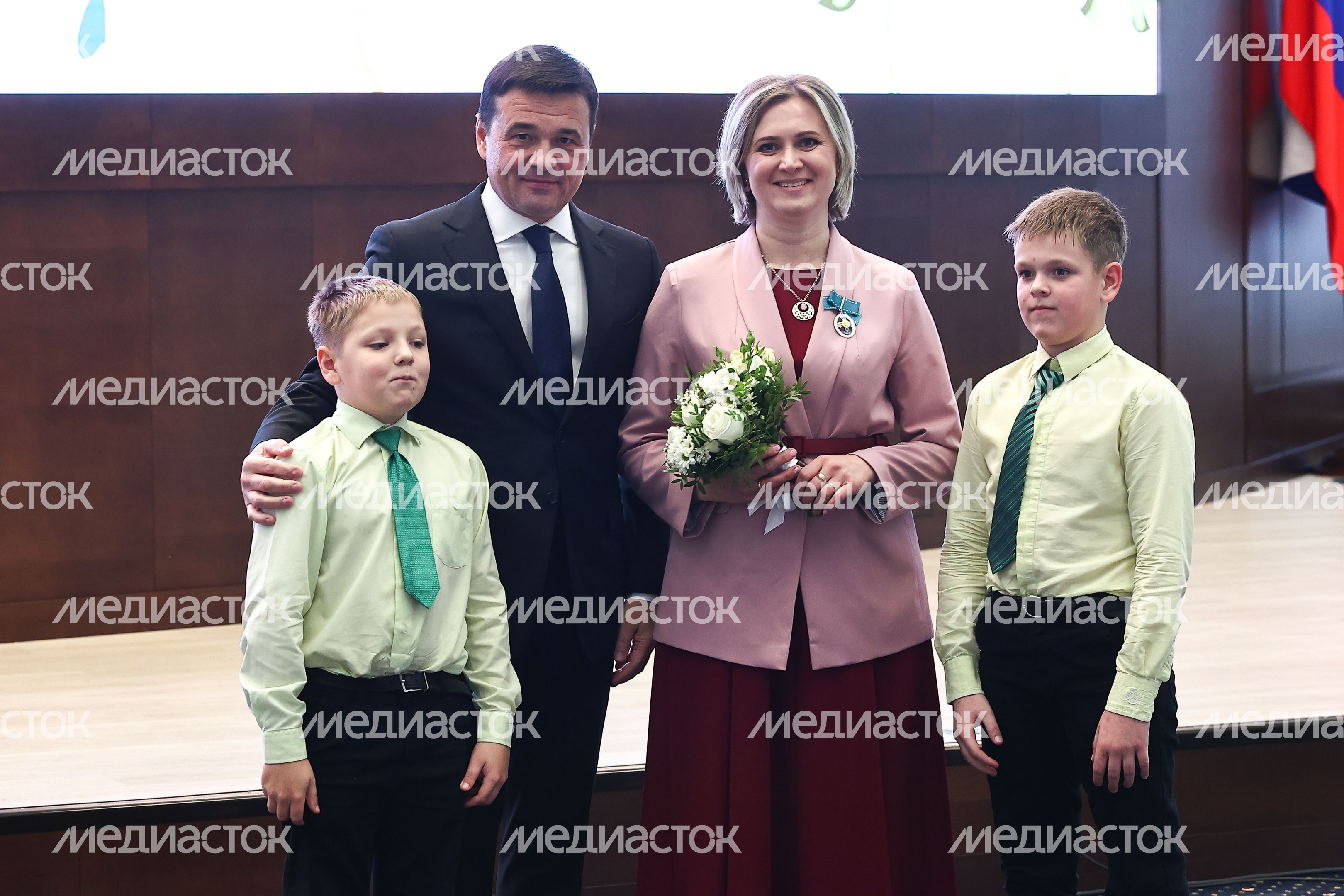 Поздравление Губернатором Подмосковья жительниц региона с наступающим Днем матери