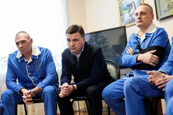 Андрей Воробьев навестил бойцов в военном госпитале под Солнечногорском