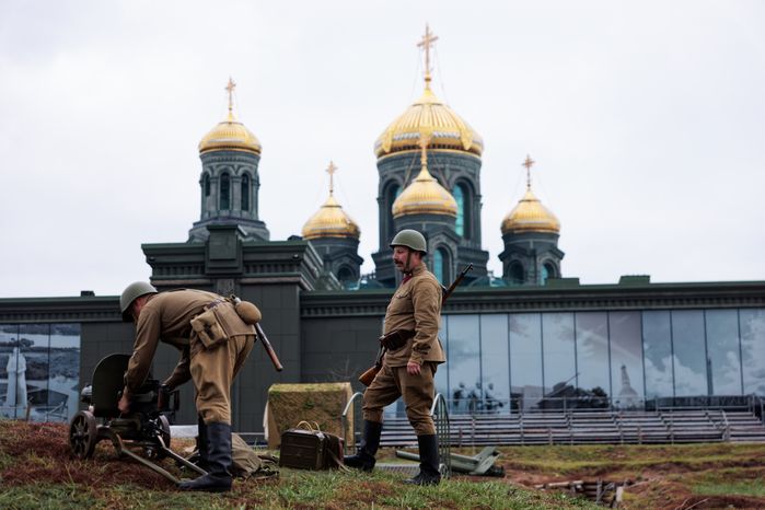 Реконструкцию Битвы за Москву провели в парке «Патриот» ко Дню Сухопутных войск России