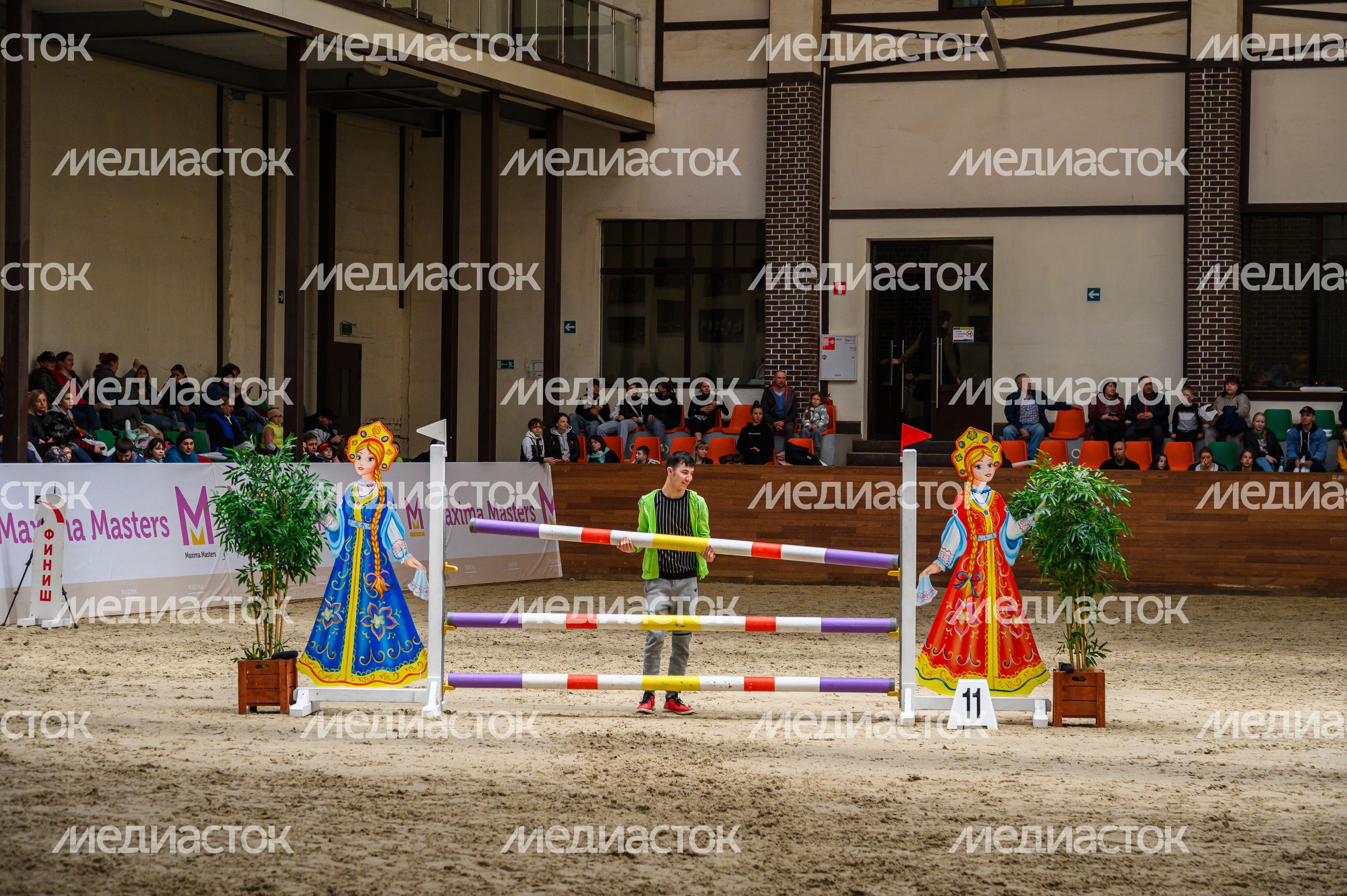 Конноспортивное шоу в Maxima Park в Дмитровском округе