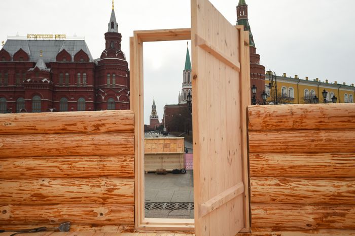 Монтаж инсталляций для фестиваля «Московская Масленица» на Манежной площади