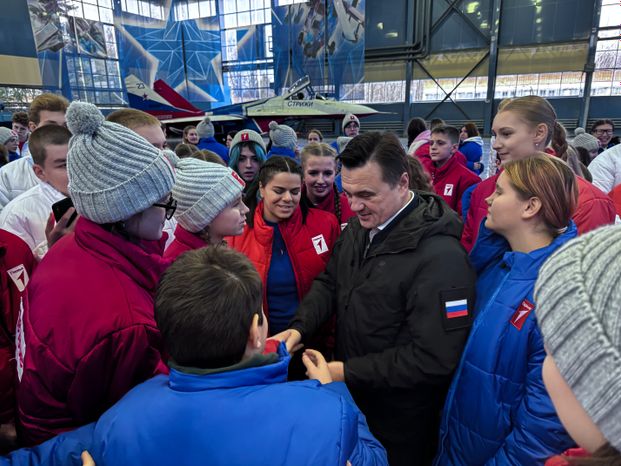 Андрей Воробьев навестил пилотажные группы на авиабазе в Кубинке