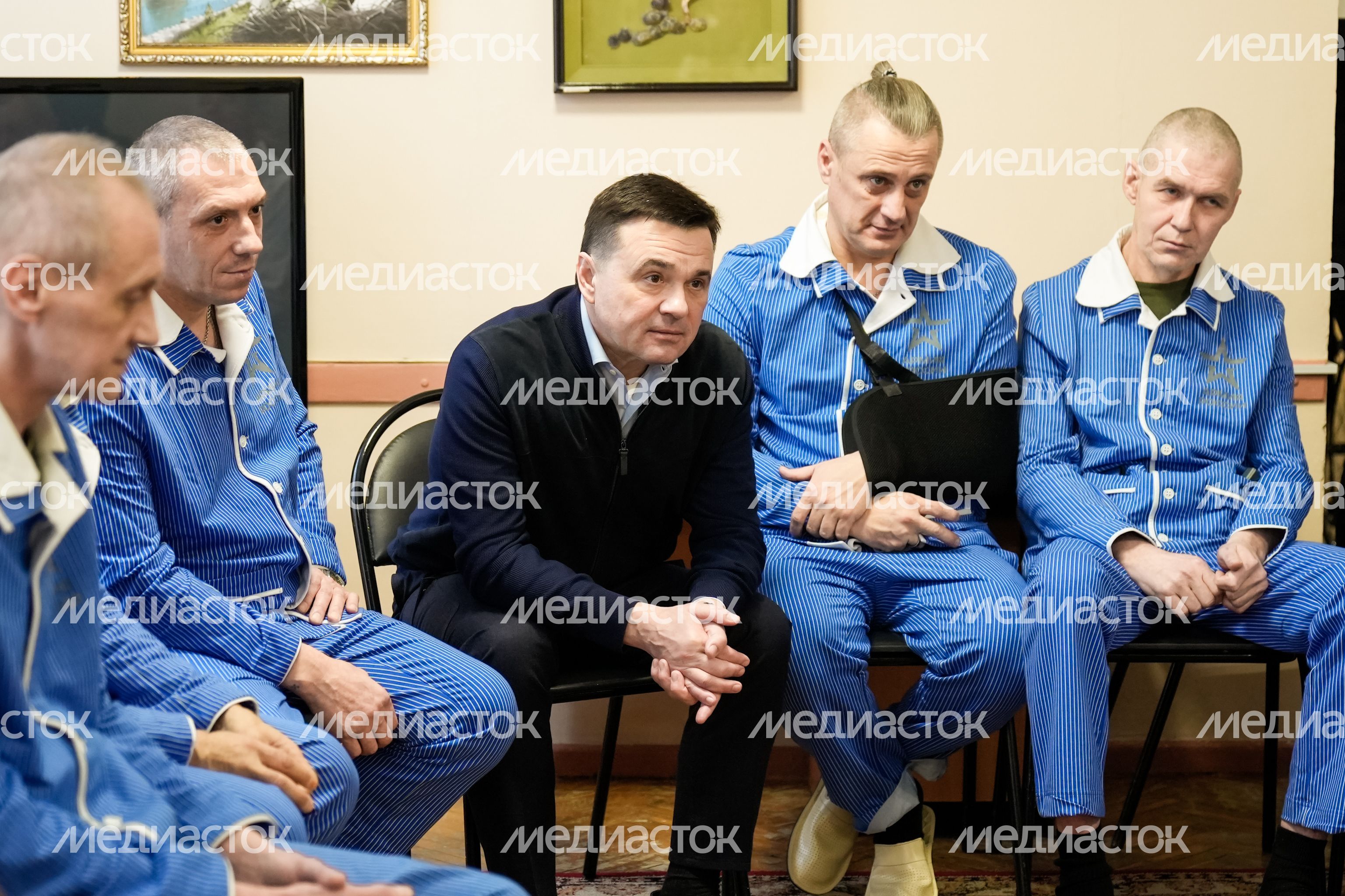 Андрей Воробьев навестил бойцов в военном госпитале под Солнечногорском Андрей Воробьев навестил бойцов в военном госпитале под Солнечногорском