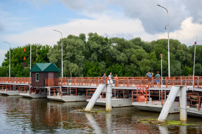 Наплавной разводной Бобреневский мост в Коломне через Москву-реку