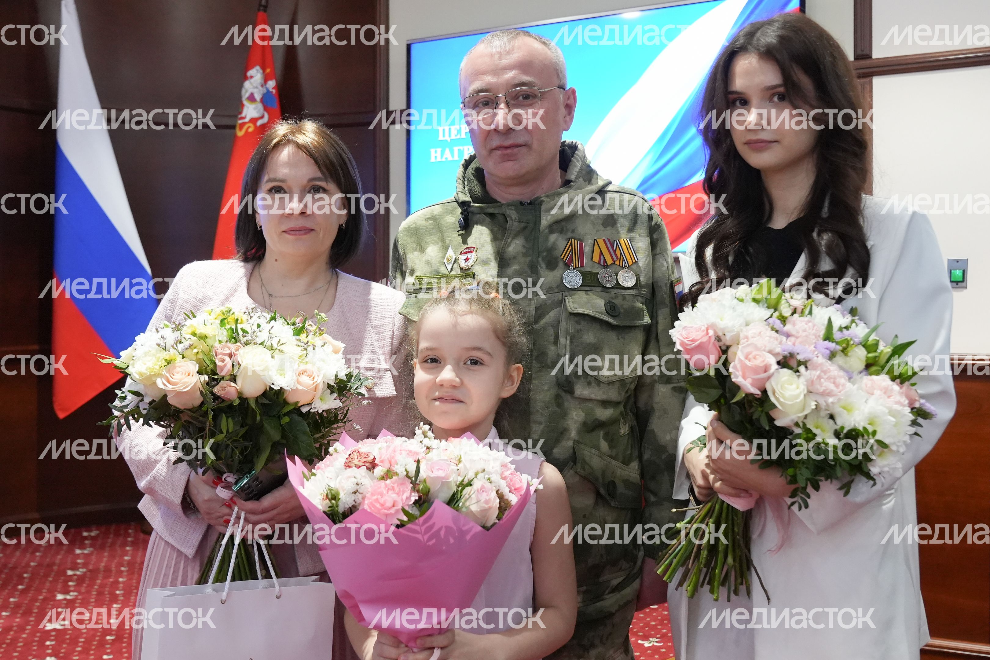Добровольцам подразделения БАРС вручили государственные награды Добровольцам подразделения БАРС вручили государственные награды
