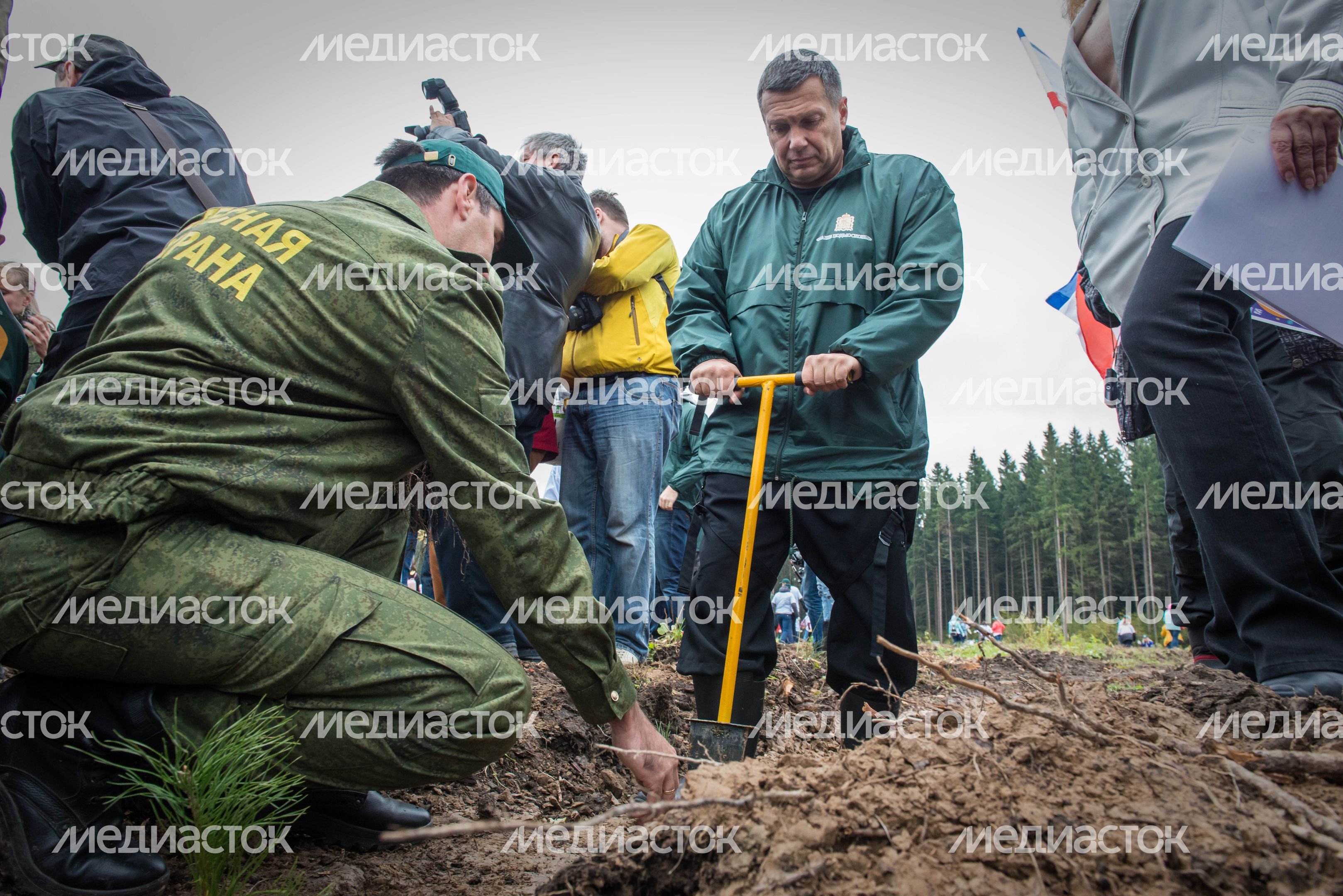 Губернатор Московской области на акции «Наш лес. Посади свое дерево» в Мытищах