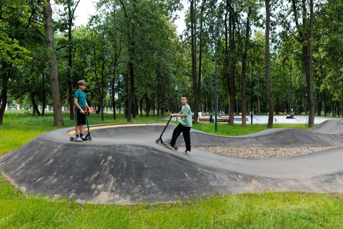 Скейт-парк в парке Мира в Коломне летом
