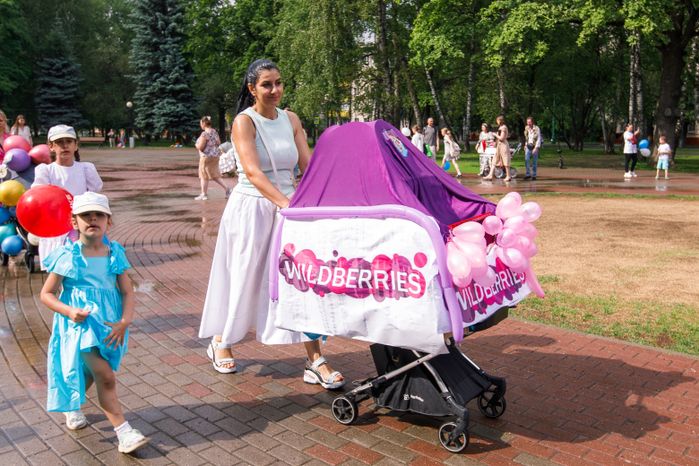 Парад колясок в сквере "Юбилейный" в Химках