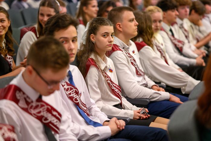 Последний звонок в гимназии №41 - корпусе «Феникс» в ЖК «Жулебино парк» города Люберцы
