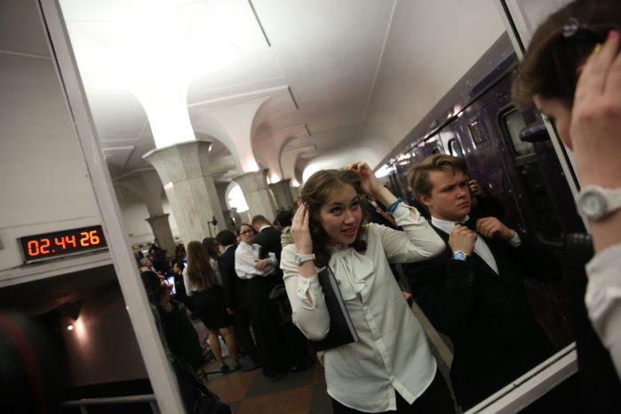 Ночной оперный концерт на станции метро «Кропоткинская» в Москве
