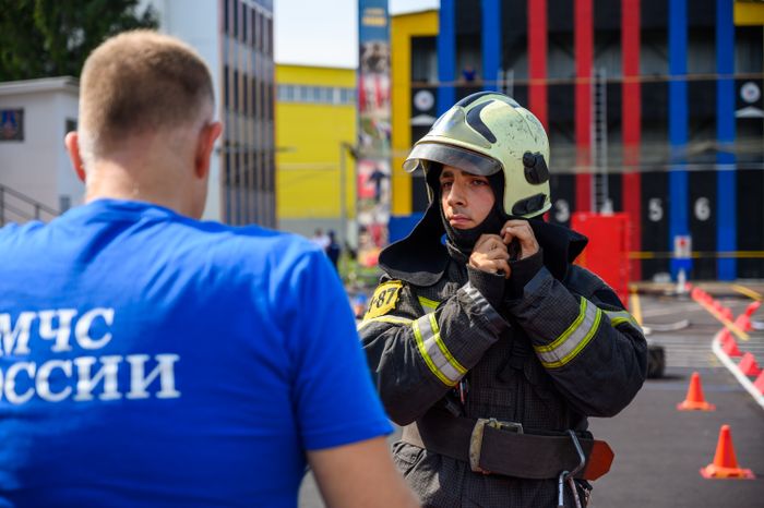 Конкурс профмастерства среди пожарных и спасателей в Подольском центре подготовки МЧС