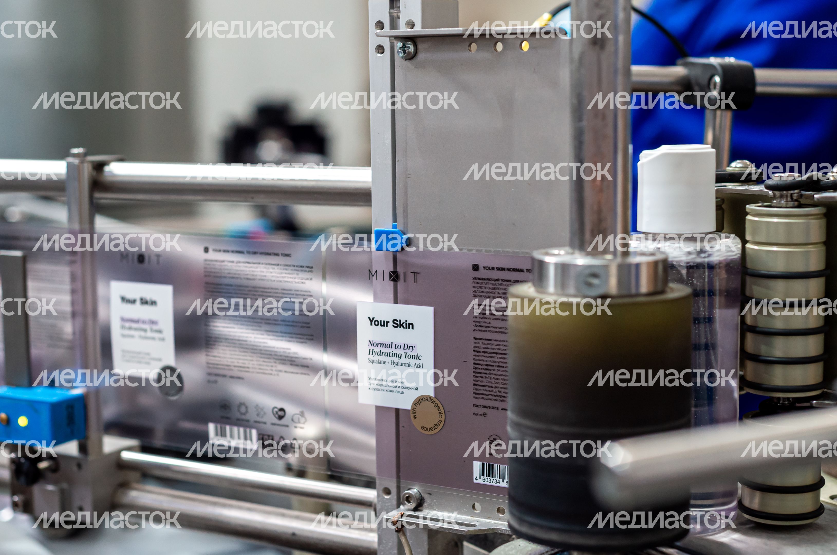 Процесс работы фабрики косметического бренда Mixit