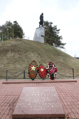 Памятник ночному тарану Талалихина
