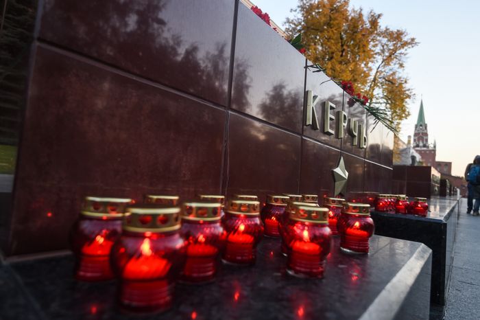 Возложение цветов к мемориалу города Керчь в Москве