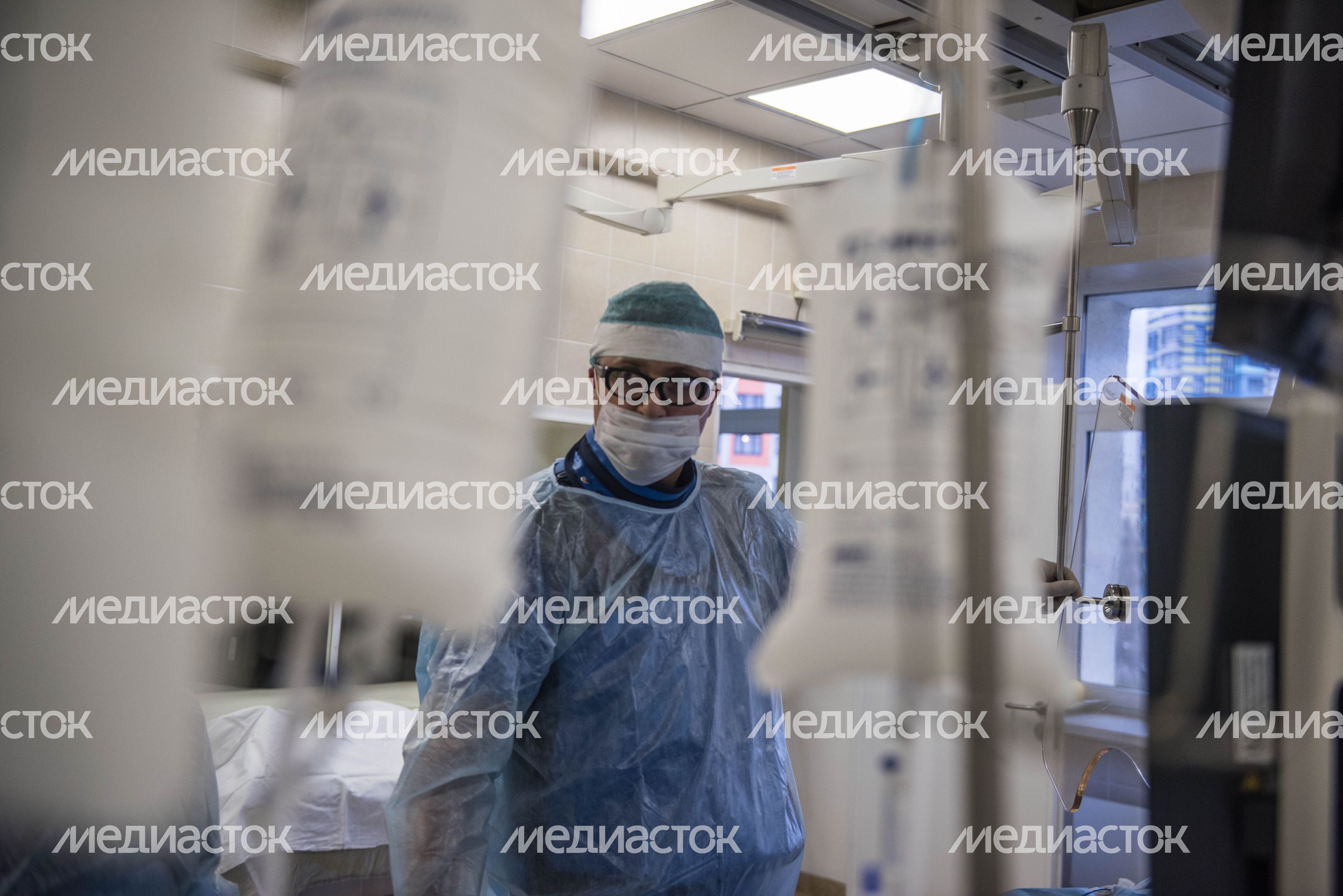 Работа врачей ГКБ №31 в реанимации