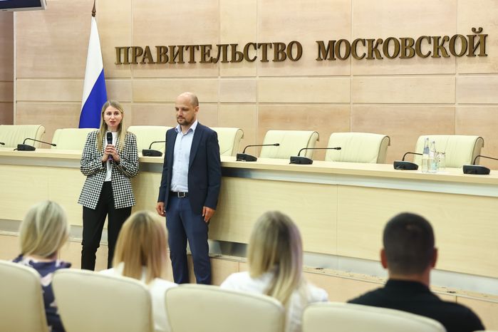 Подмосковным тренерам вручили сертификаты на покупку жилья по соципотеке