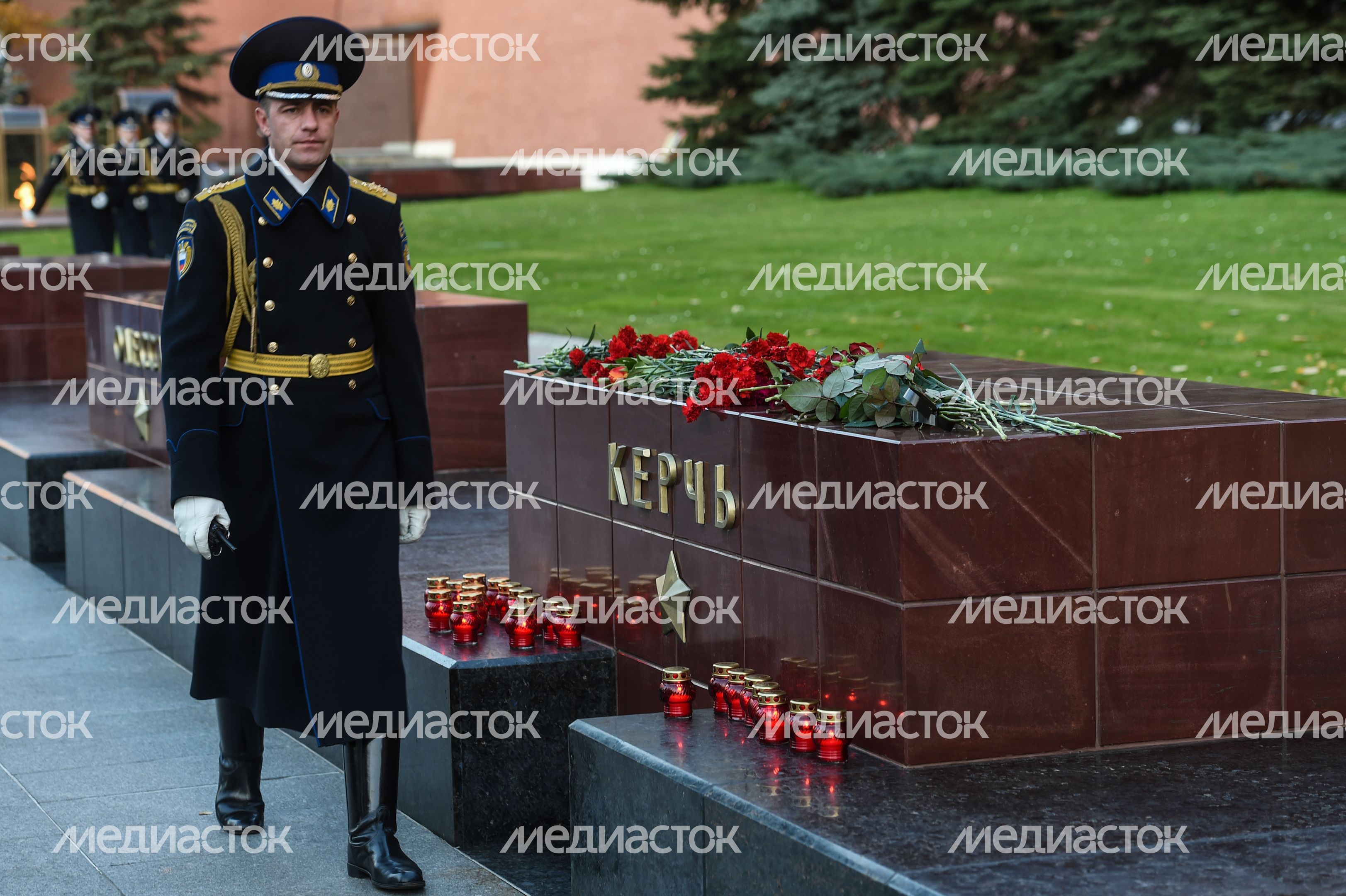 Возложение цветов к мемориалу города Керчь в Москве Возложение цветов к мемориалу города Керчь в Москве