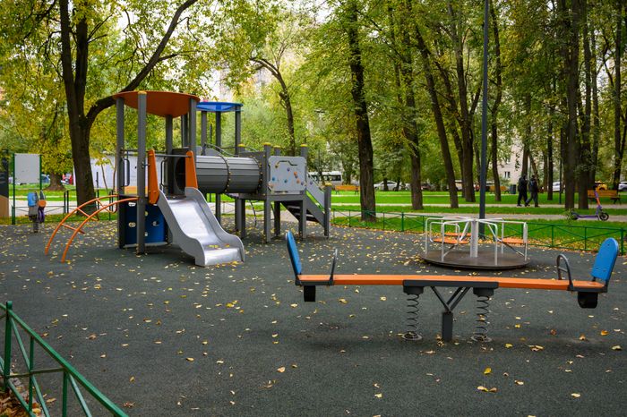 Детская площадка в сквере на улице Крупешина в Балашихе