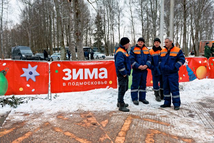 Кремлевская елка отправилась из Рузы на Соборную площадь Москвы