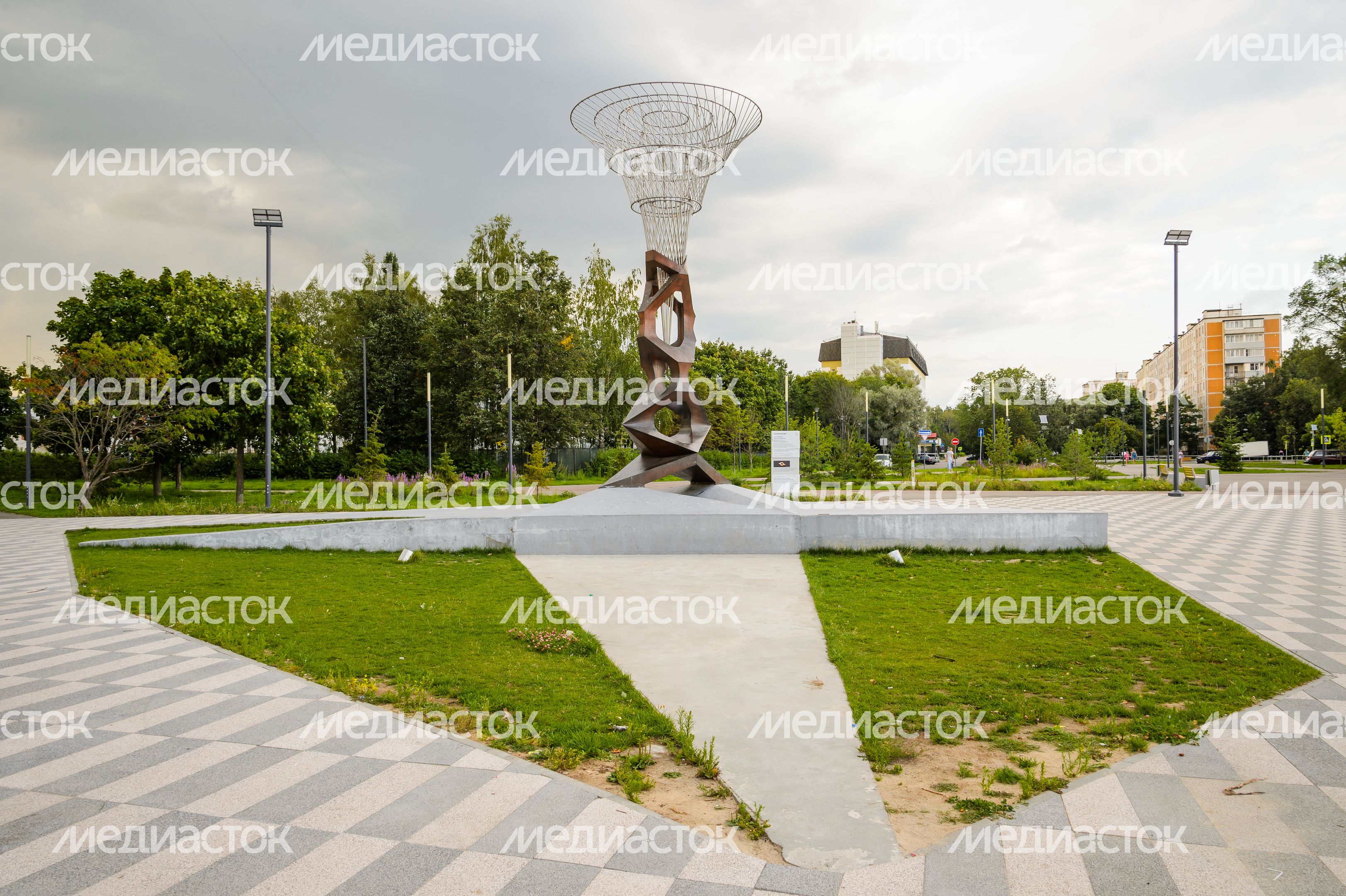 Черноголовка. Сквер имени Исаака Халатникова