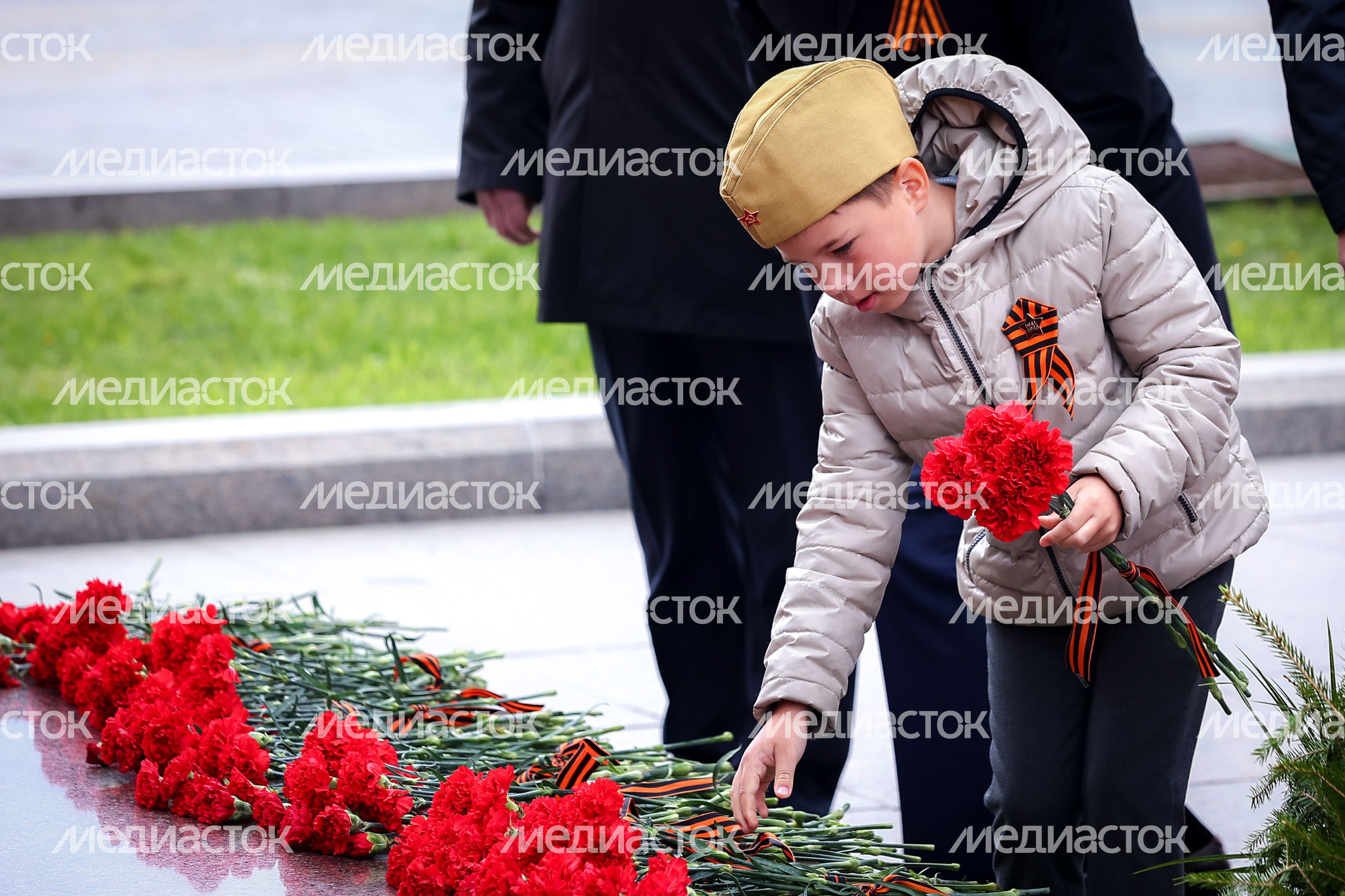 Возложение губернатором венка к Могиле Неизвестного Солдата