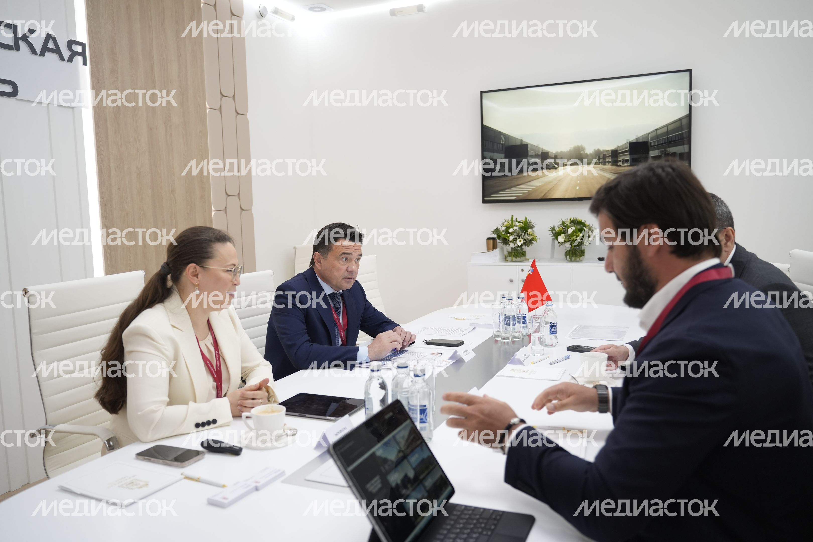 Андрей Воробьев на полях ПМЭФ обсудил с инвесторами развитие Light Industrial в Подмосковье Андрей Воробьев на полях ПМЭФ обсудил с инвесторами развитие Light Industrial в Подмосковье