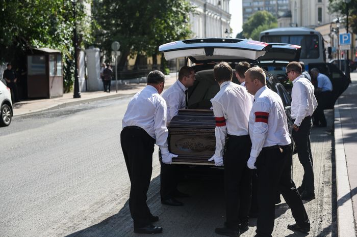 Церемония прощания с писателем Владимиром Войновичем в Москве