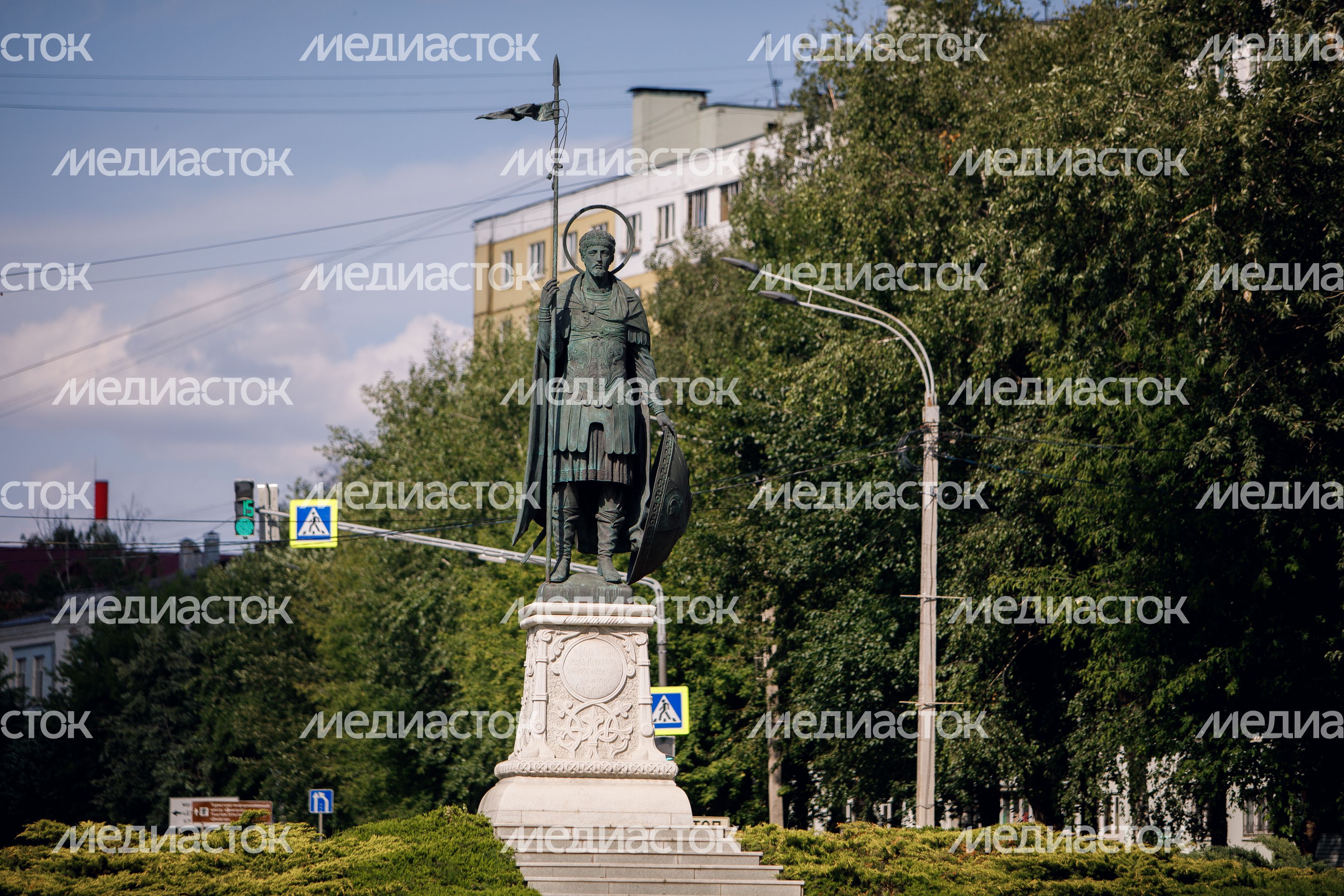 Дмитров. Памятник Дмитрию Солунскому Дмитров. Памятник Дмитрию Солунскому