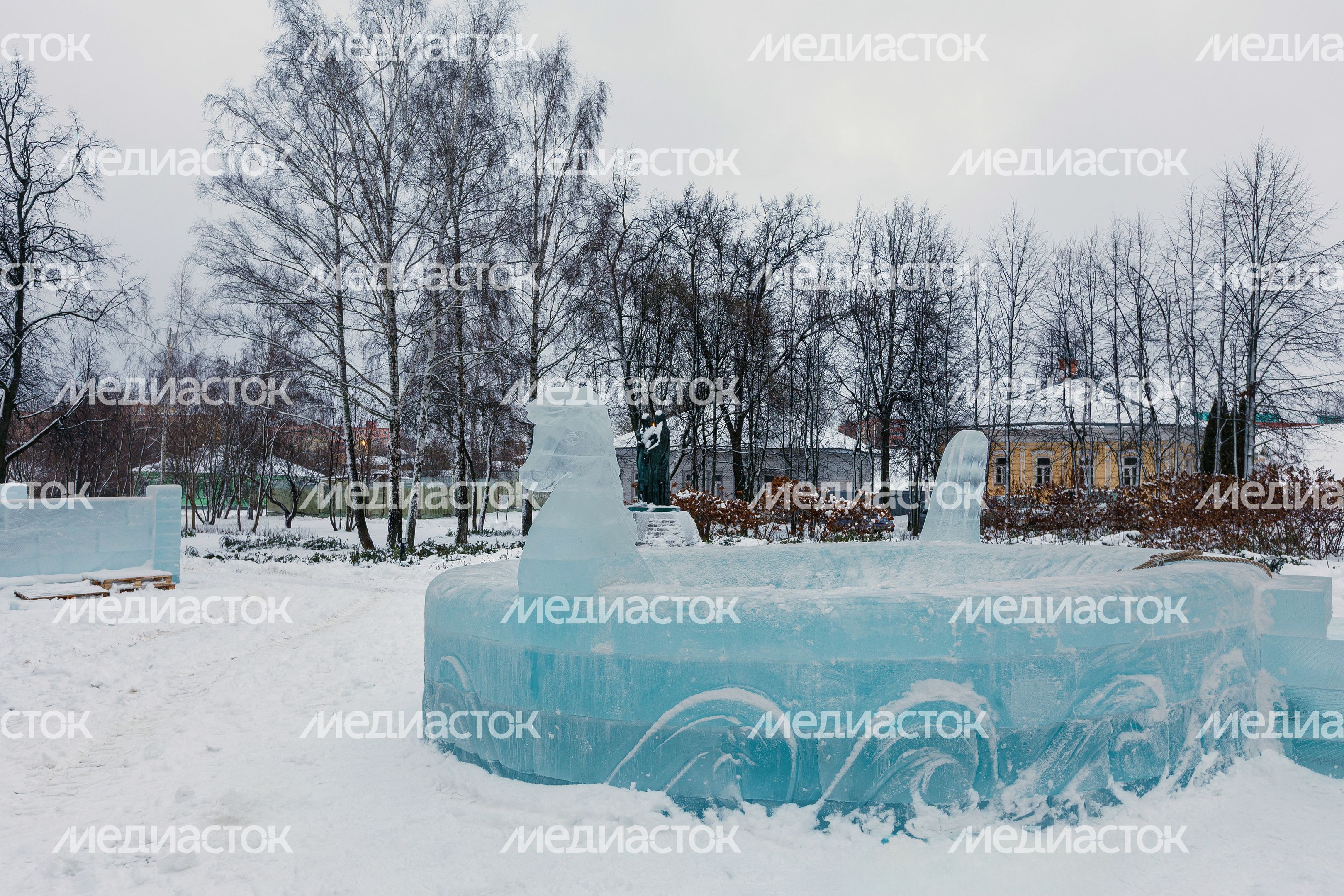 Ледяной городок на Исторической площади в Дмитрове