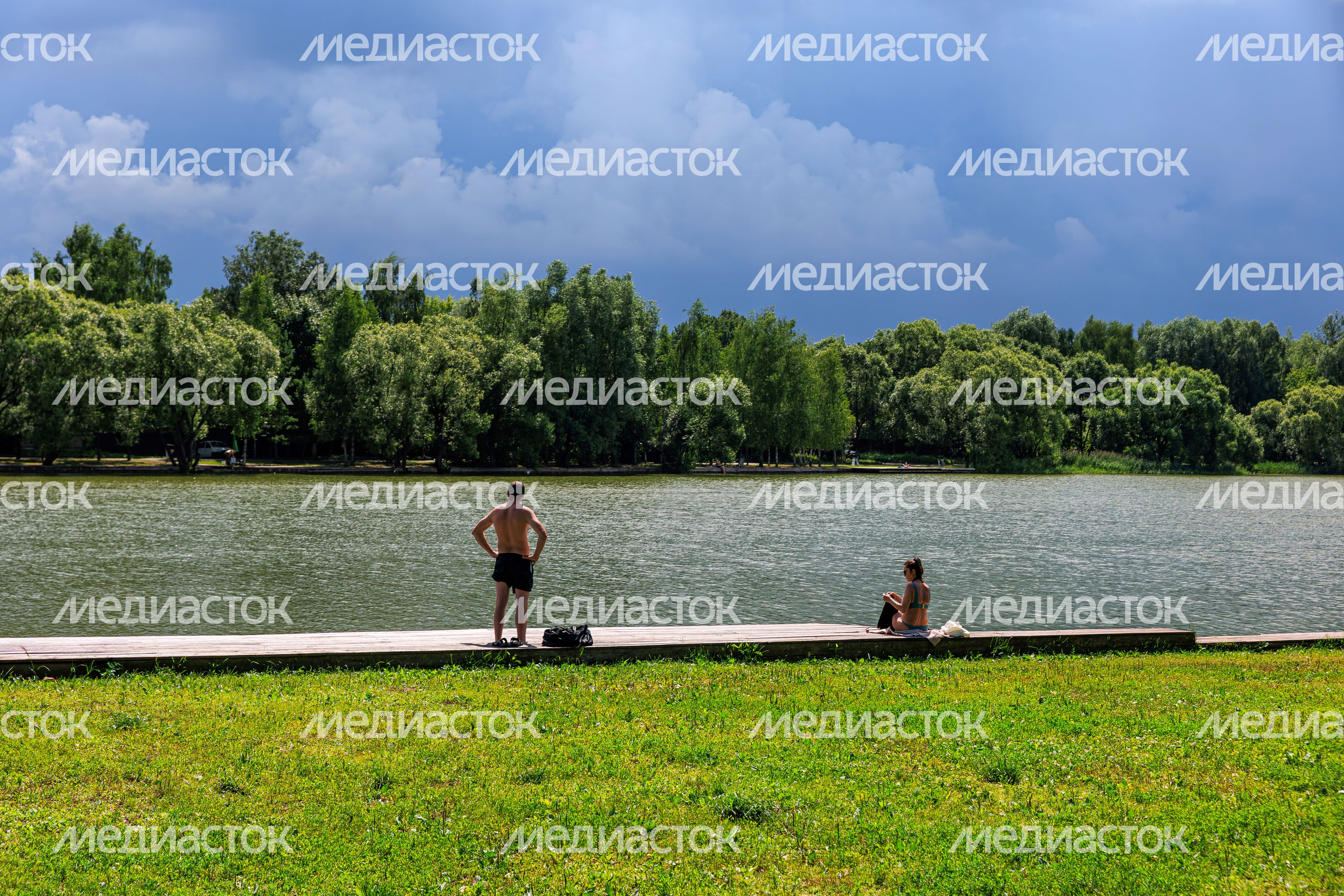 Пляж у Мещерского пруда в Одинцово летом