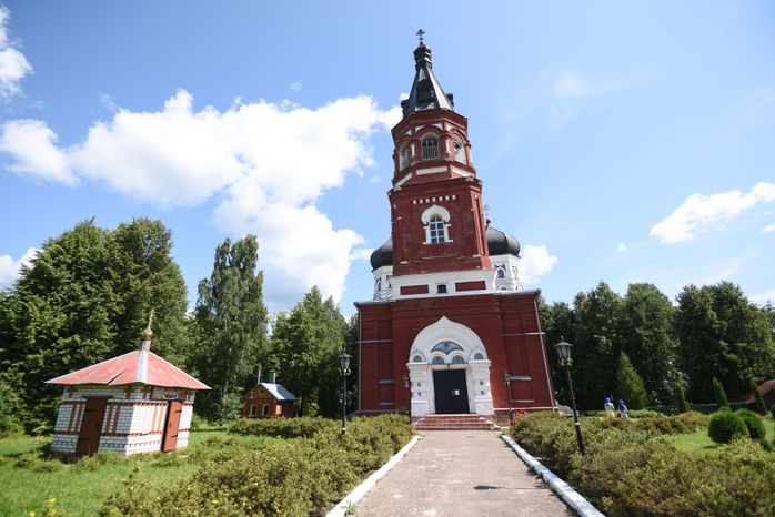 Александро-Невский монастырь в деревне Маклаково