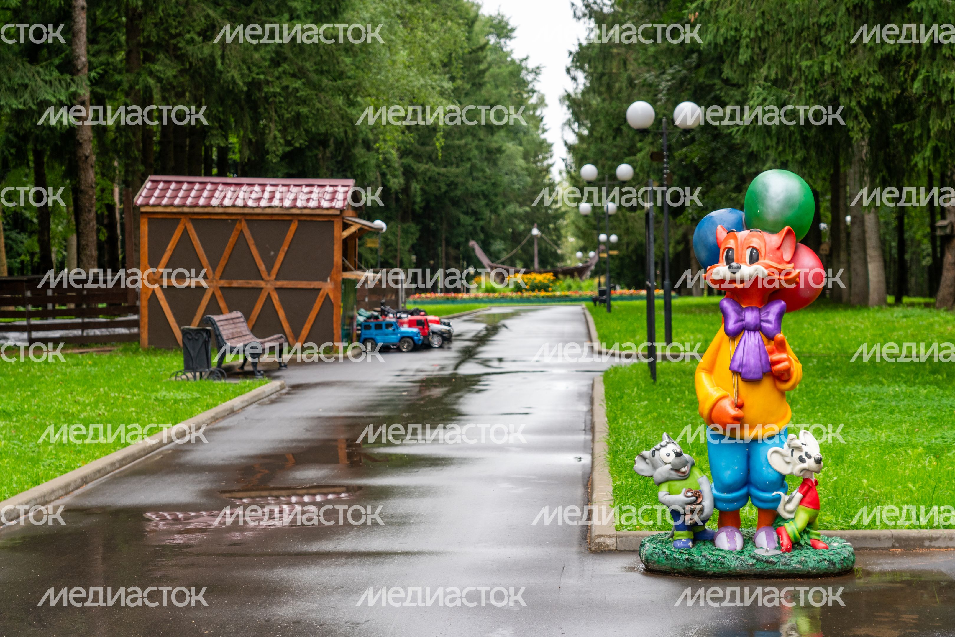 Площадка с персонажами из любимых мультфильмов в парке культуры и отдыха Волоколамска Площадка с персонажами из любимых мультфильмов в парке культуры и отдыха Волоколамска