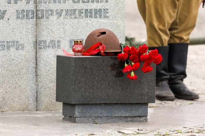 Медали на гимнастерке в День Победы