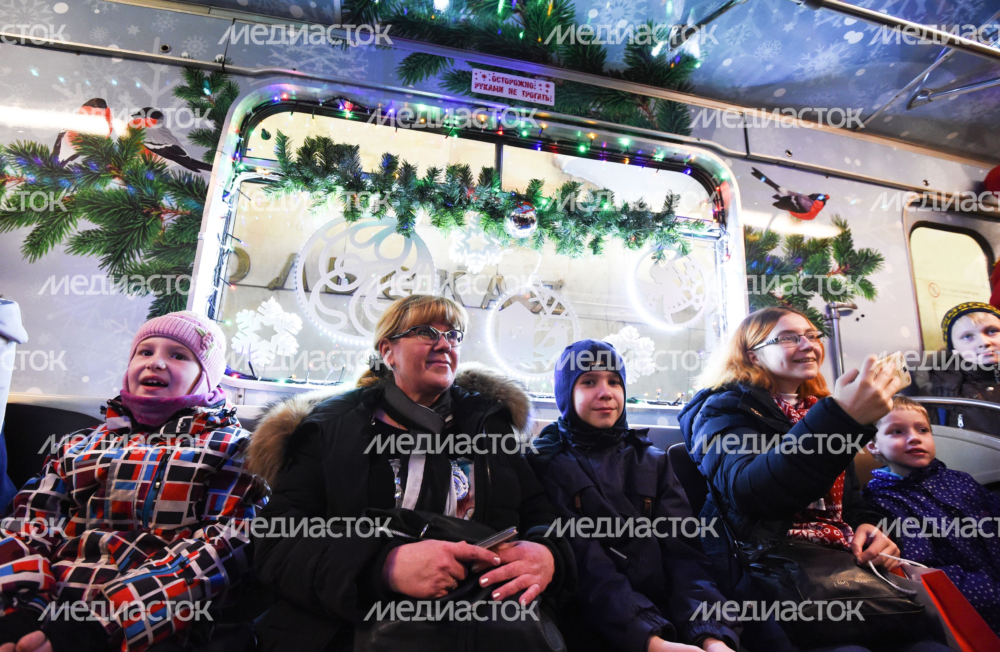 Запуск Новогоднего поезда в метро Москвы