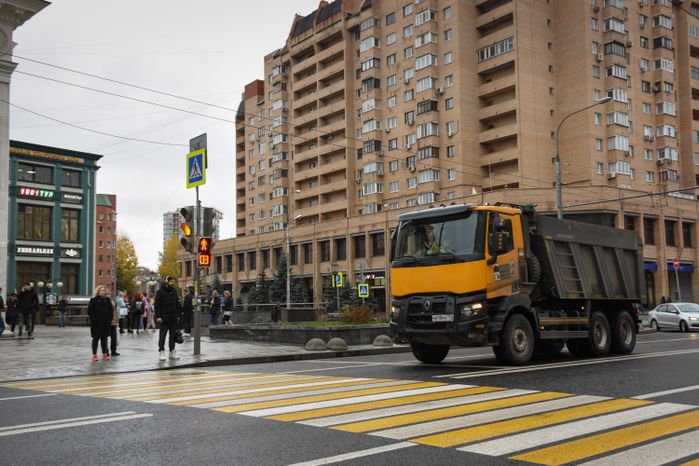 Повседневная жизнь города в Москве осенью