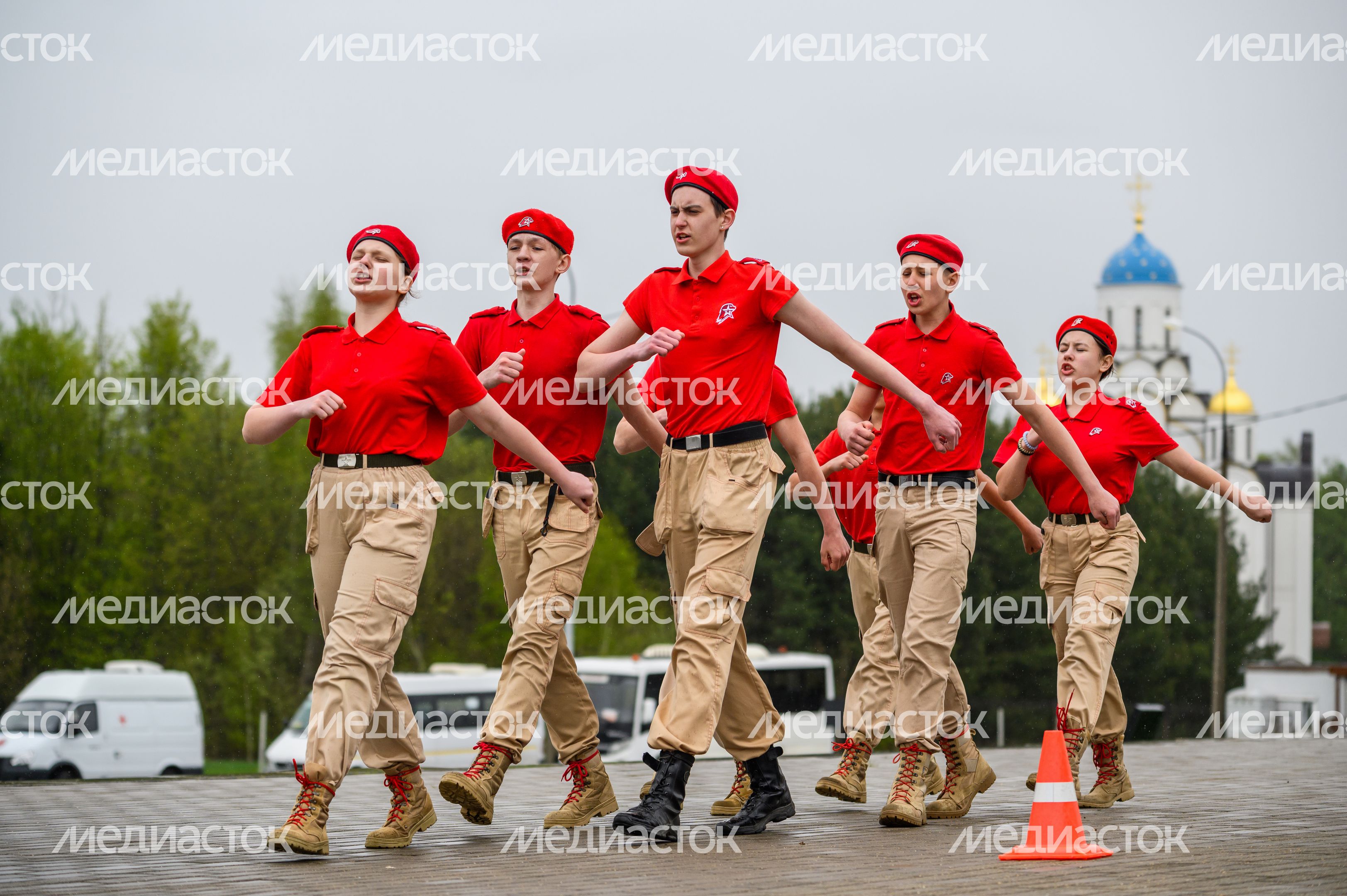 Военно-патриотическая игра «Юнармия, вперед!», посвященная Дню Победы, в Горках Ленинских Военно-патриотическая игра «Юнармия, вперед!», посвященная Дню Победы, в Горках Ленинских