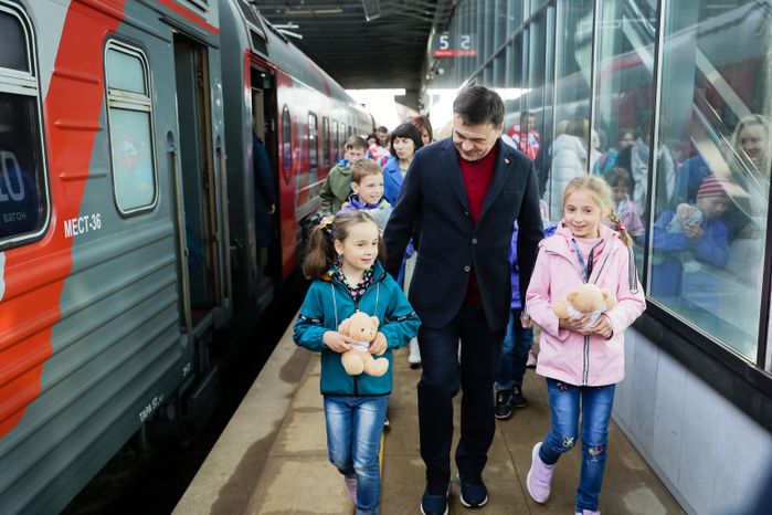 Встреча губернатором Подмосковья детей-сирот из ДНР