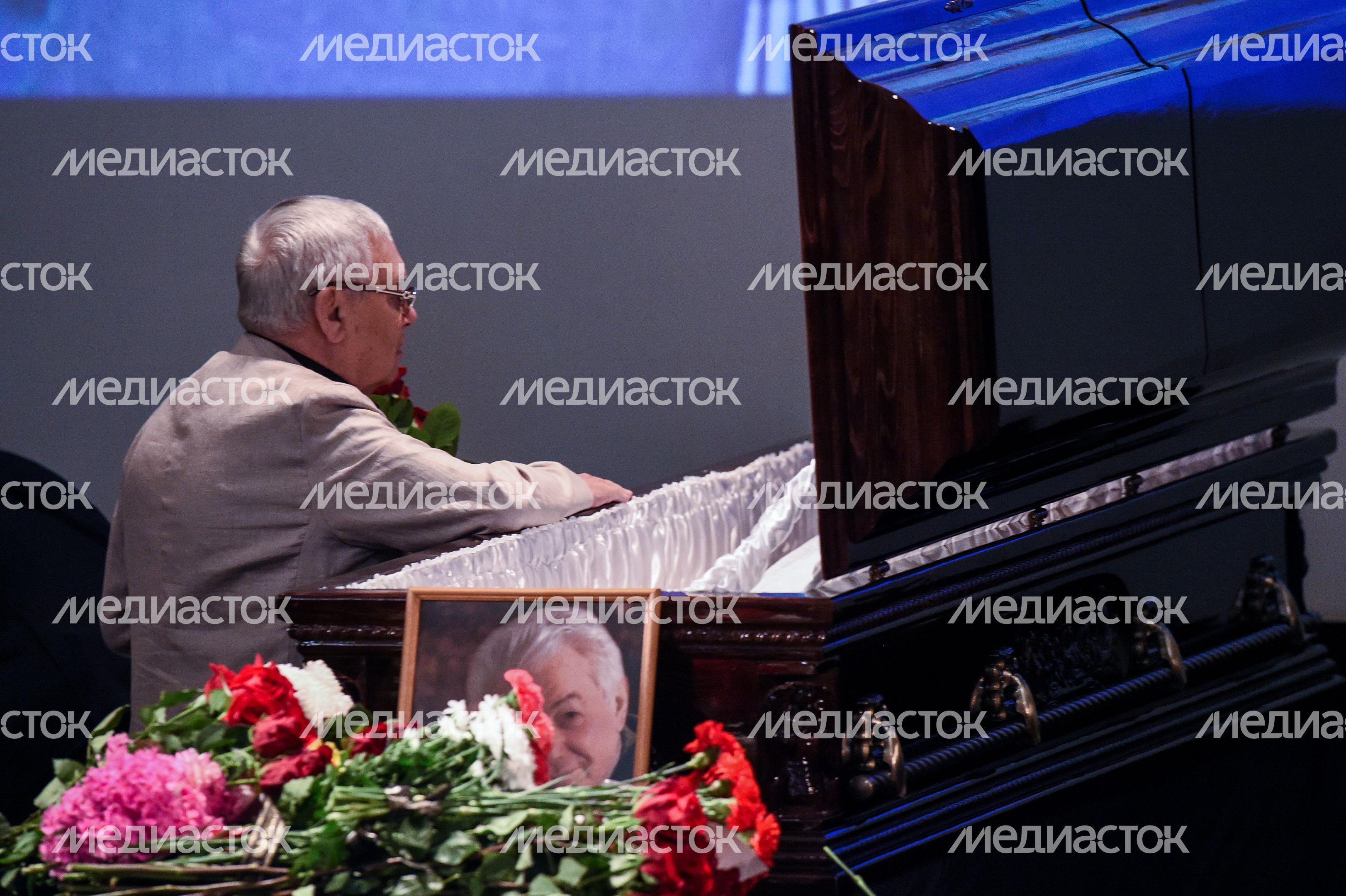Церемония прощания с писателем Владимиром Войновичем в Москве