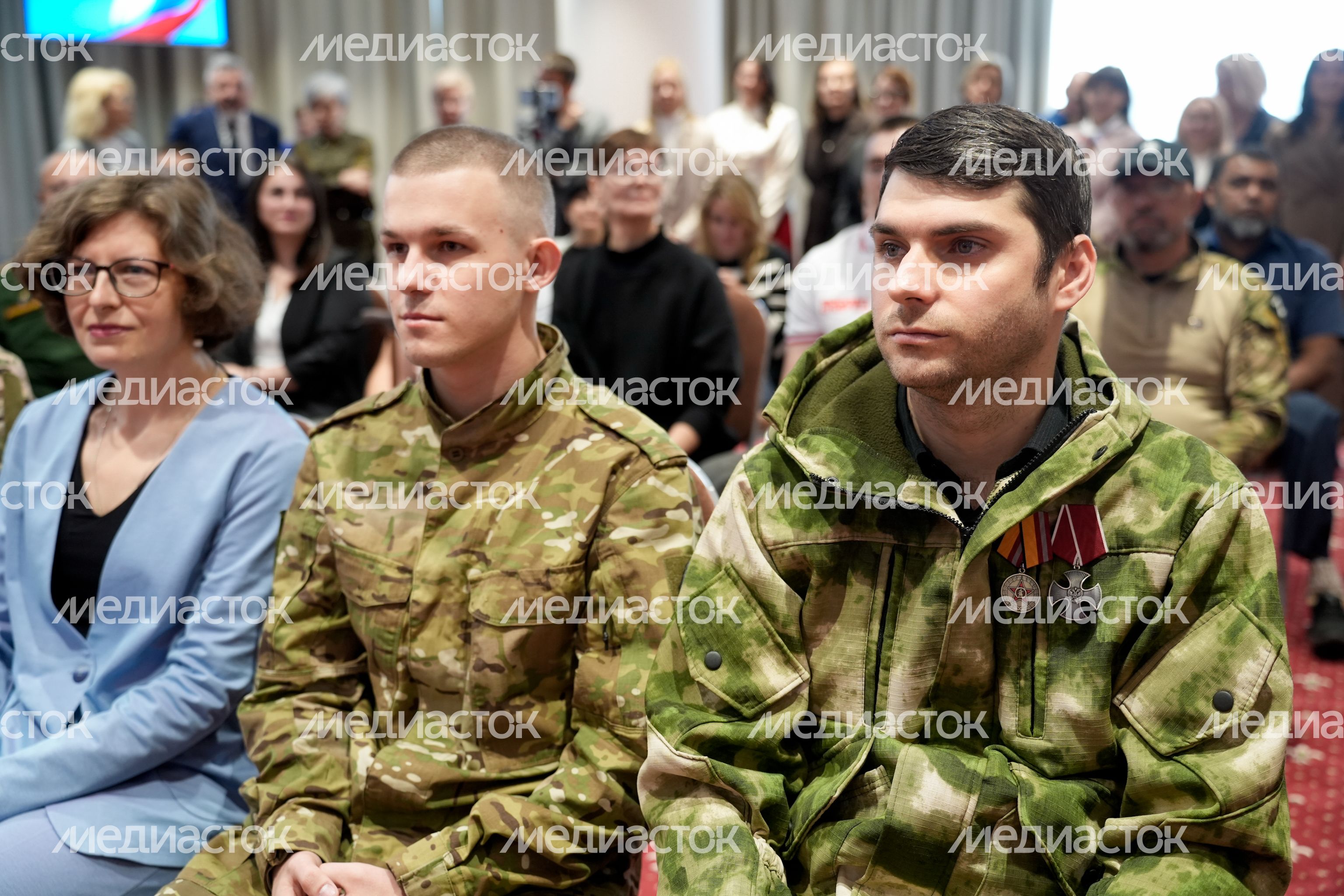 Вручение ключей от автомобилей ветеранам СВО и семьям погибших Героев Вручение ключей от автомобилей ветеранам СВО и семьям погибших Героев