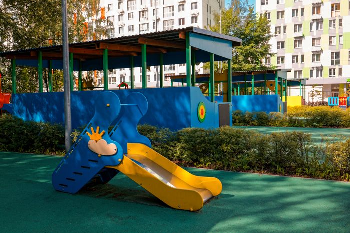 Игровая площадка в новом детском саду «Серебряные росы» в поселке Андреевка
