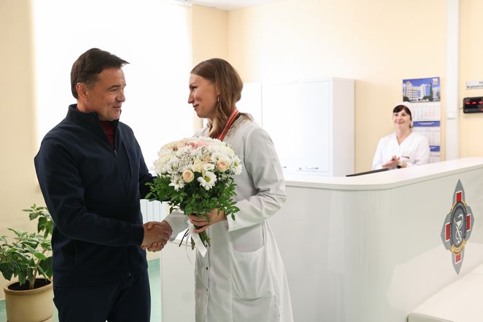 Андрей Воробьев наградил медиков в госпитале Росгвардии в Балашихе