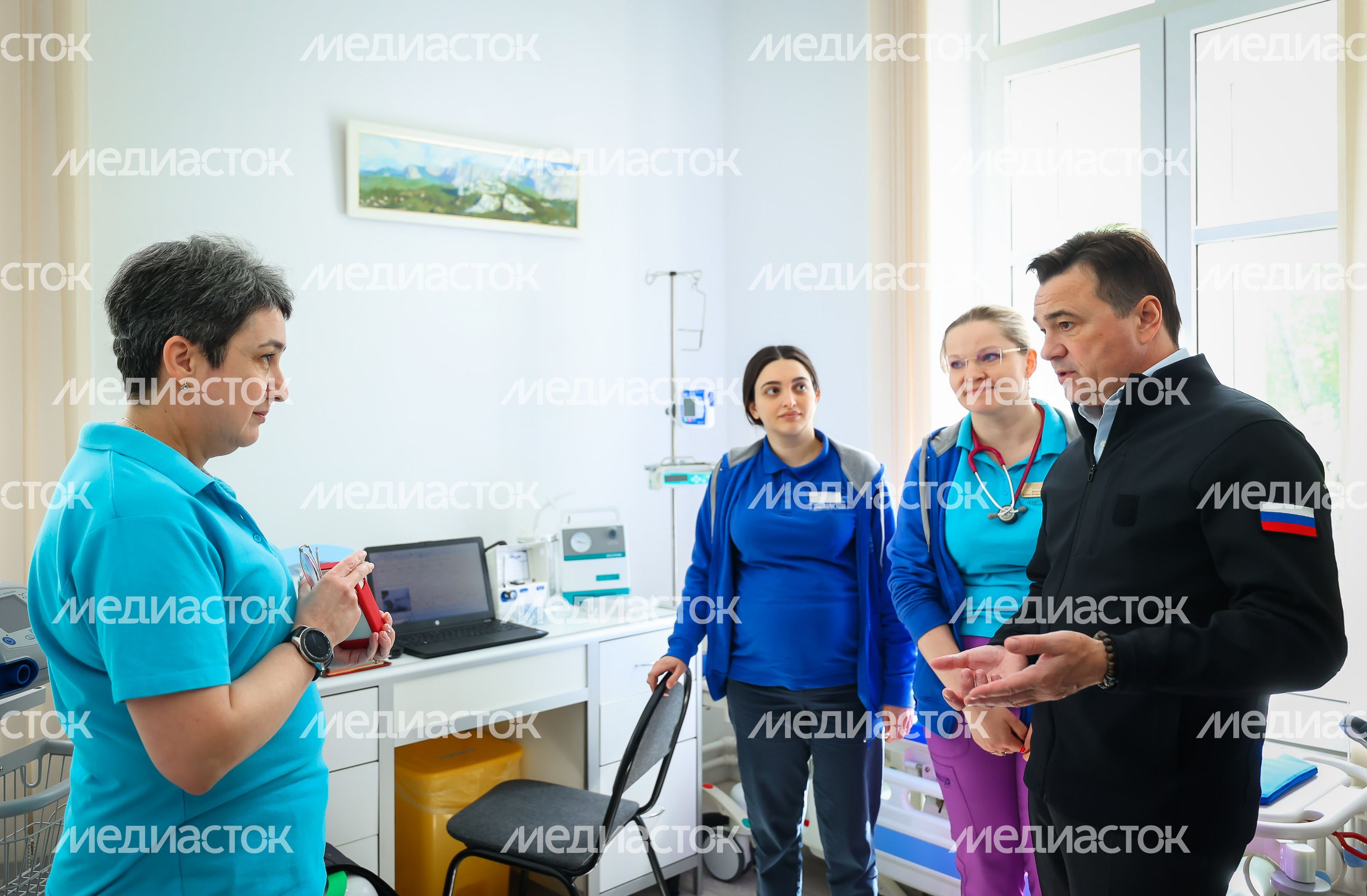 Губернатор и протоиерей Александр Ткаченко навестили юных пациентов Московского областного хосписа Губернатор и протоиерей Александр Ткаченко навестили юных пациентов Московского областного хосписа