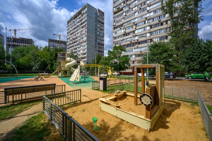 Благоустройство детской площадки на улице Дзержинского в Реутове