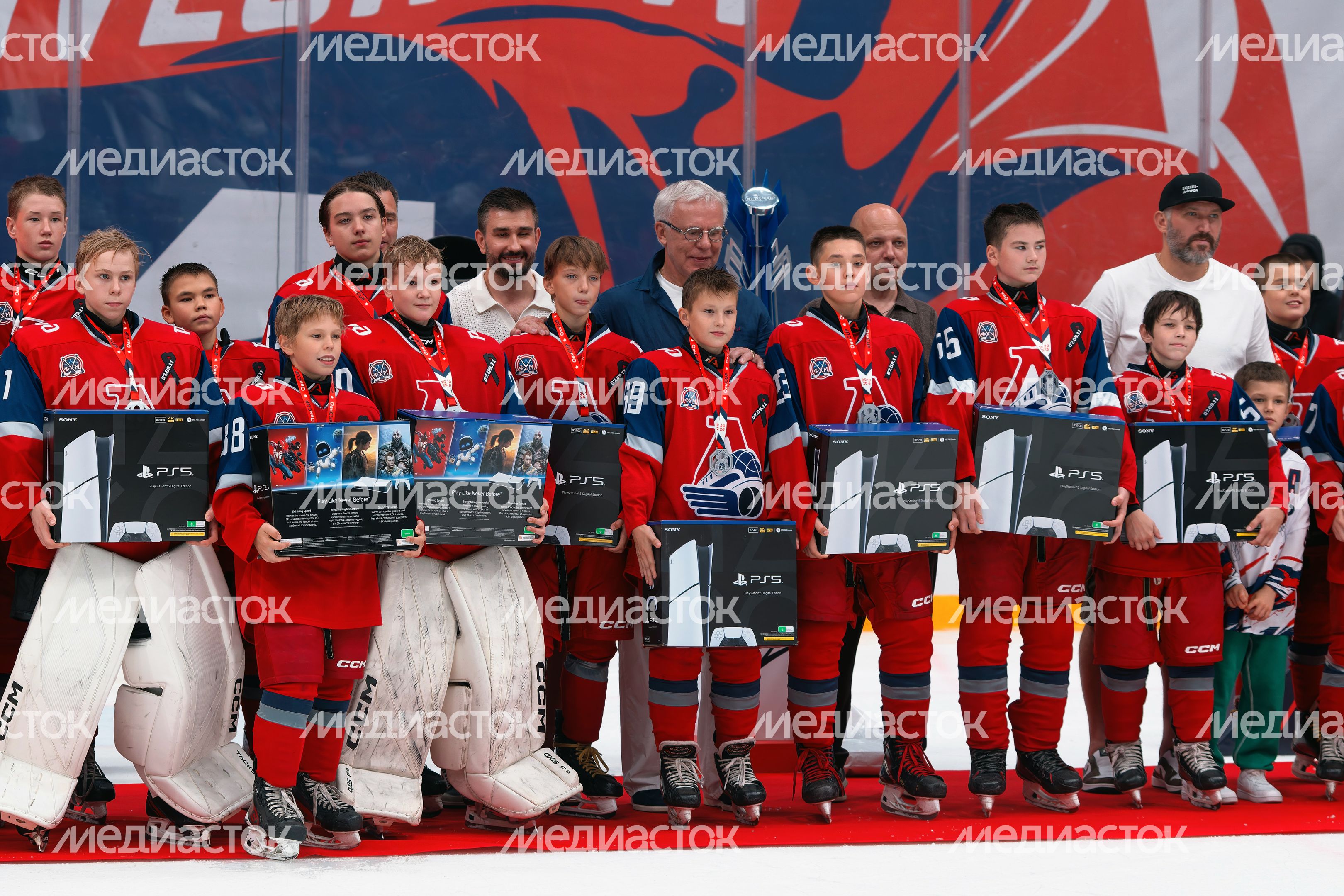 Серебряный призер Кубка Александра Овечкина по хоккею «ОВИCUP-2026» – команда  ярославского «Локомотива»