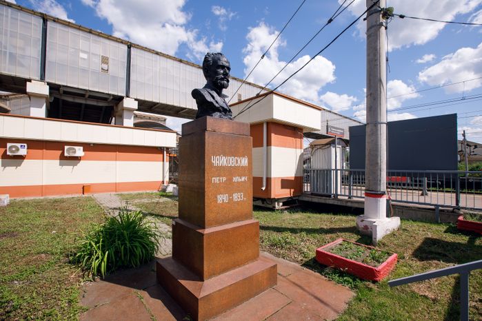 Памятники Чайковскому