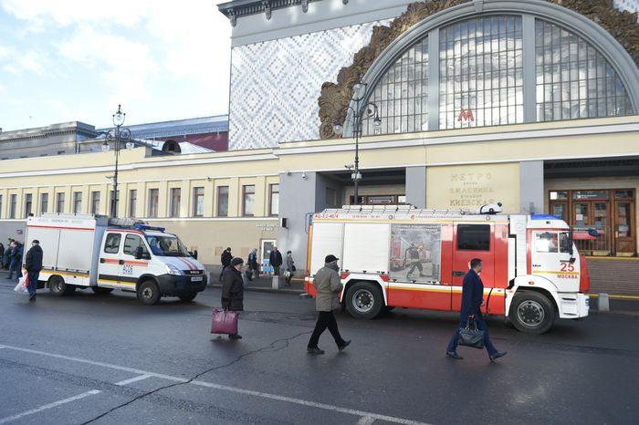 Работа аварийный служб на площади Киевского вокзала