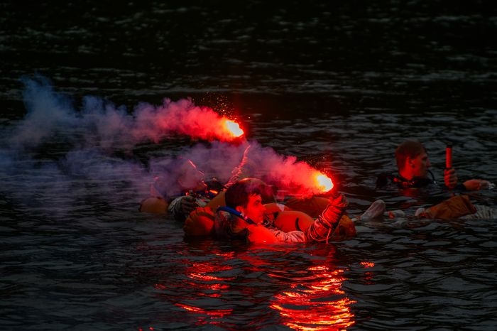 Тренировка космонавтов по действиям после посадки на воду в Ногинске