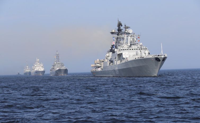 Губернатор Подмосковья присутствовал на главном военно-морском параде в честь Дня ВМФ