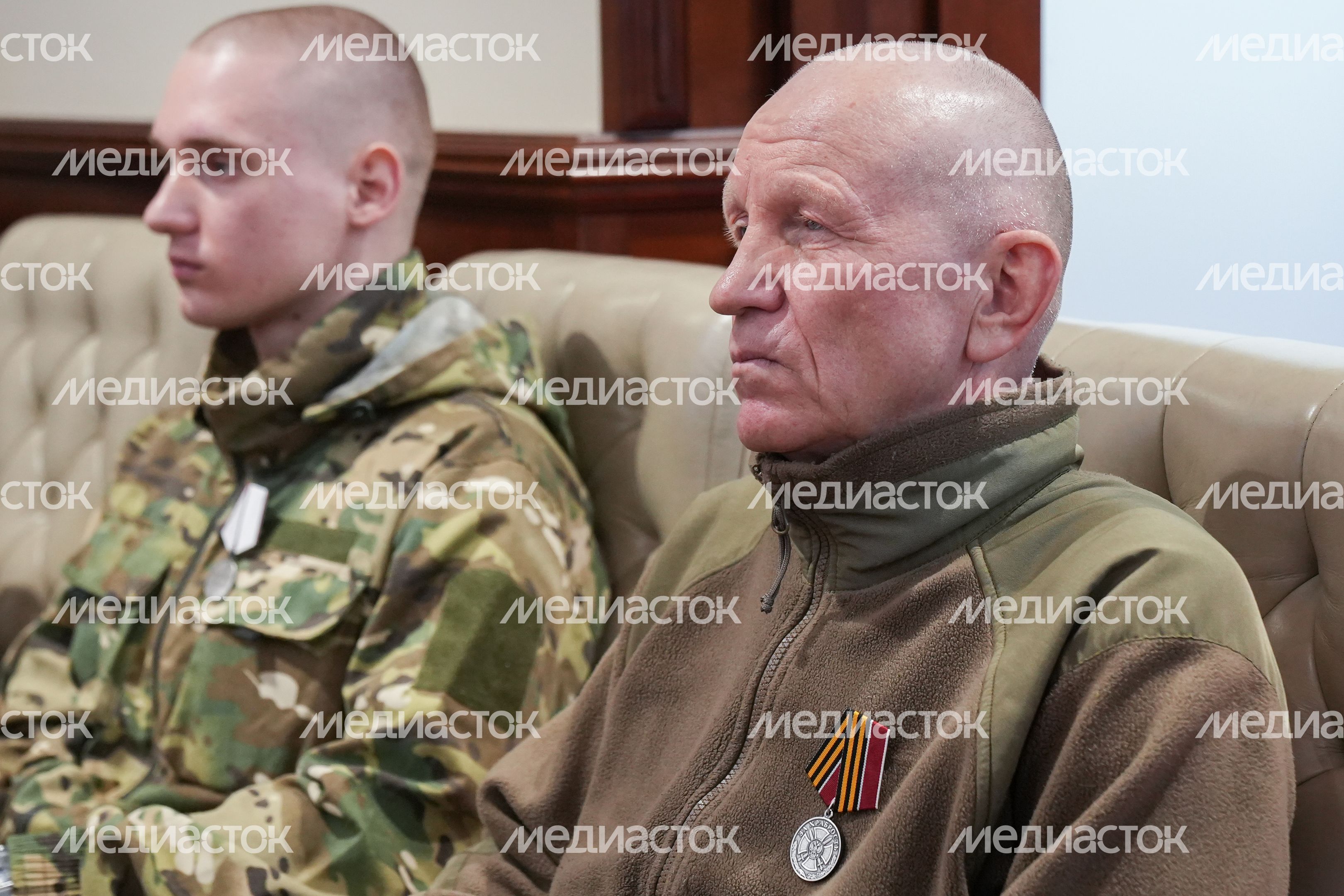 Добровольцам подразделения БАРС вручили государственные награды