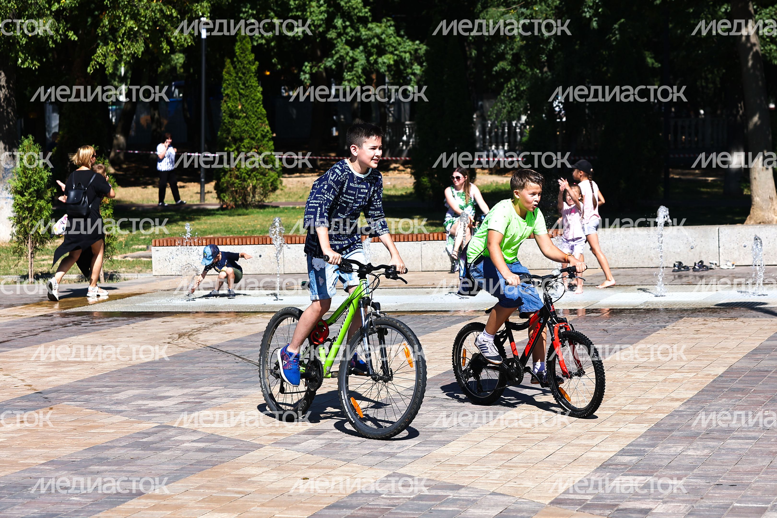 Проверка хода работ по благоустройству парка Талалихина в Подольске Губернатором Подмосковья